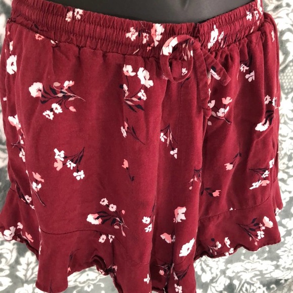 Ruffled Burgundy Floral Shorts Size XS - Picture 2 of 10